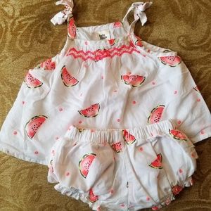 Oshkosh B'gosh 2 piece girl's set/size 0-3 months